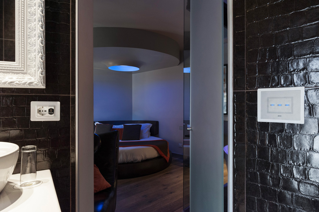 Interruttori touch con placca in vetro di design AVE - Torre Argentina Relais