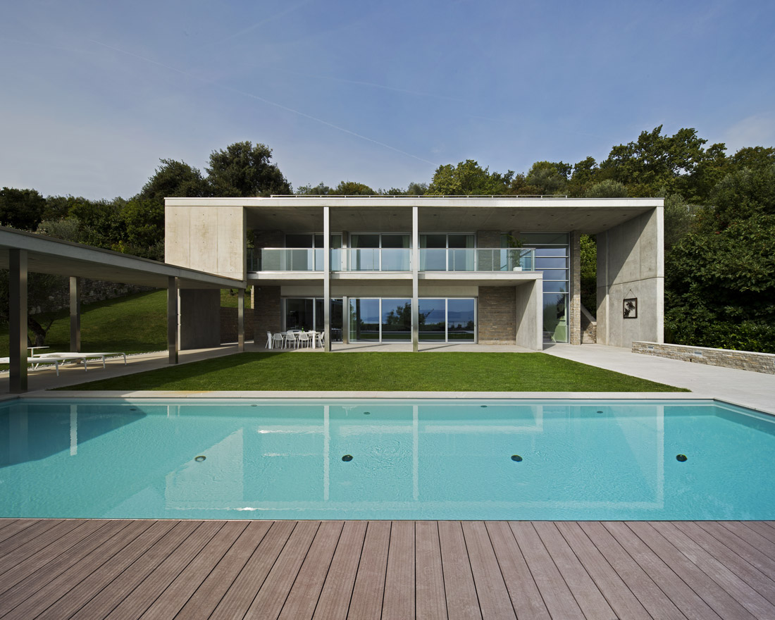 Villa domotica AVE dal design minimalista