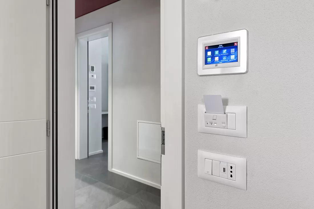 Mini touch screen per hotel con menù ad icone