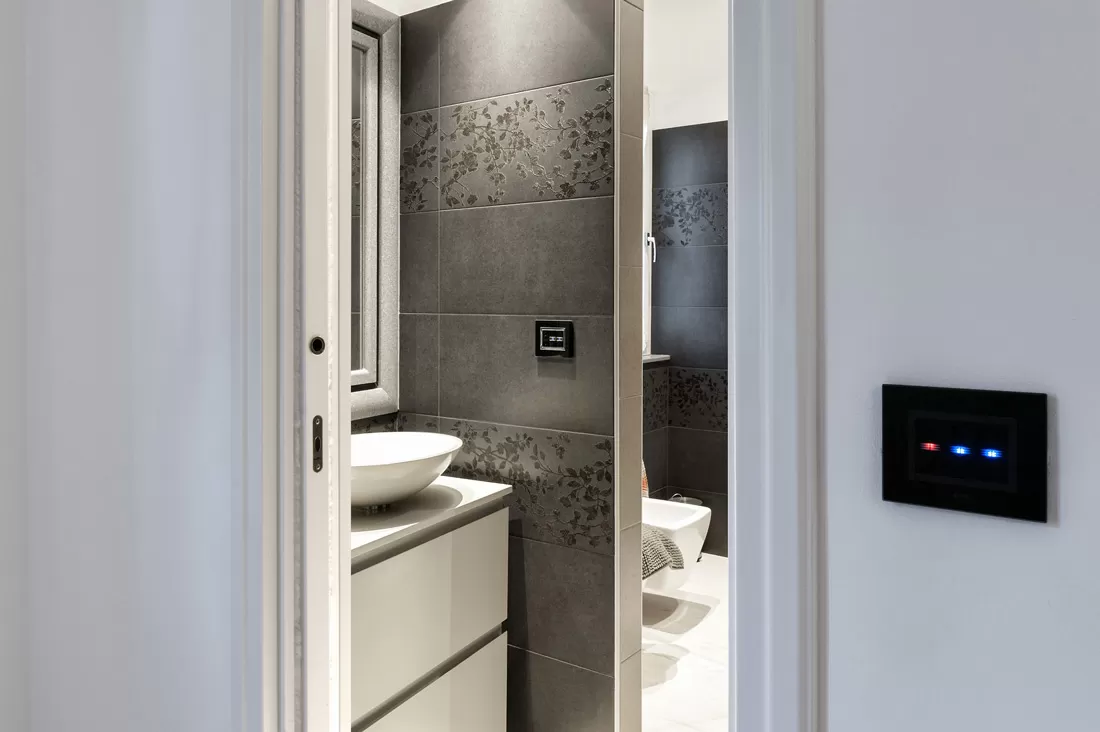 Placca per interruttore touch in vetro AVE