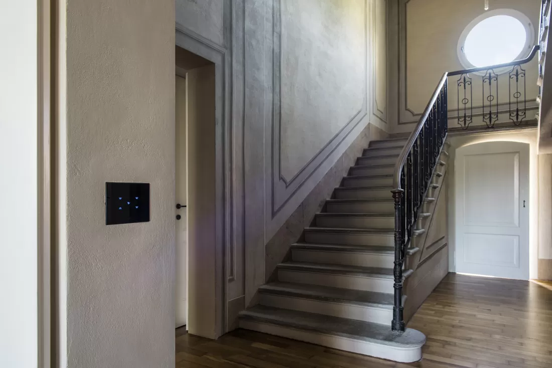 Interruttori AVE Multi-Touch con placca in vetro nero assoluto