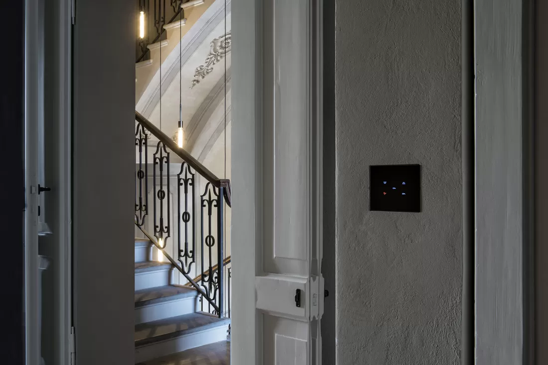 Multi-Touch AVE con placca in vetro