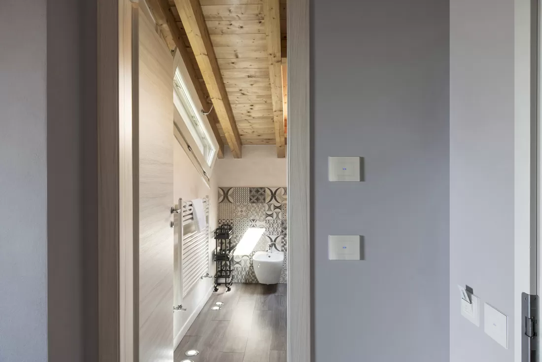 Interruttori touch AVE con design in vetro