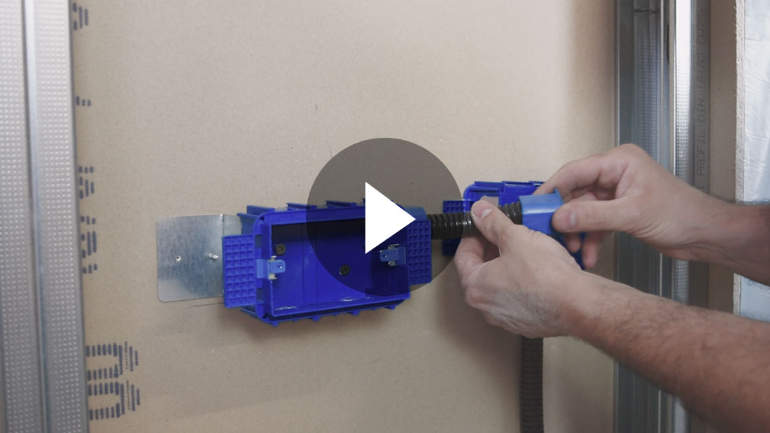 Video: Sistema di fissaggio del tubo corrugato su pareti in cartongesso per scatola RIVOBOX 253X4CG