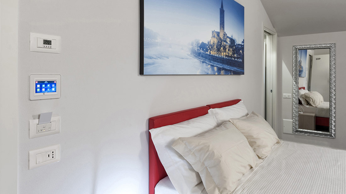 AVE building automation innovates hospitality: mini Touch Screens enter StraVagante Hostel’s rooms
