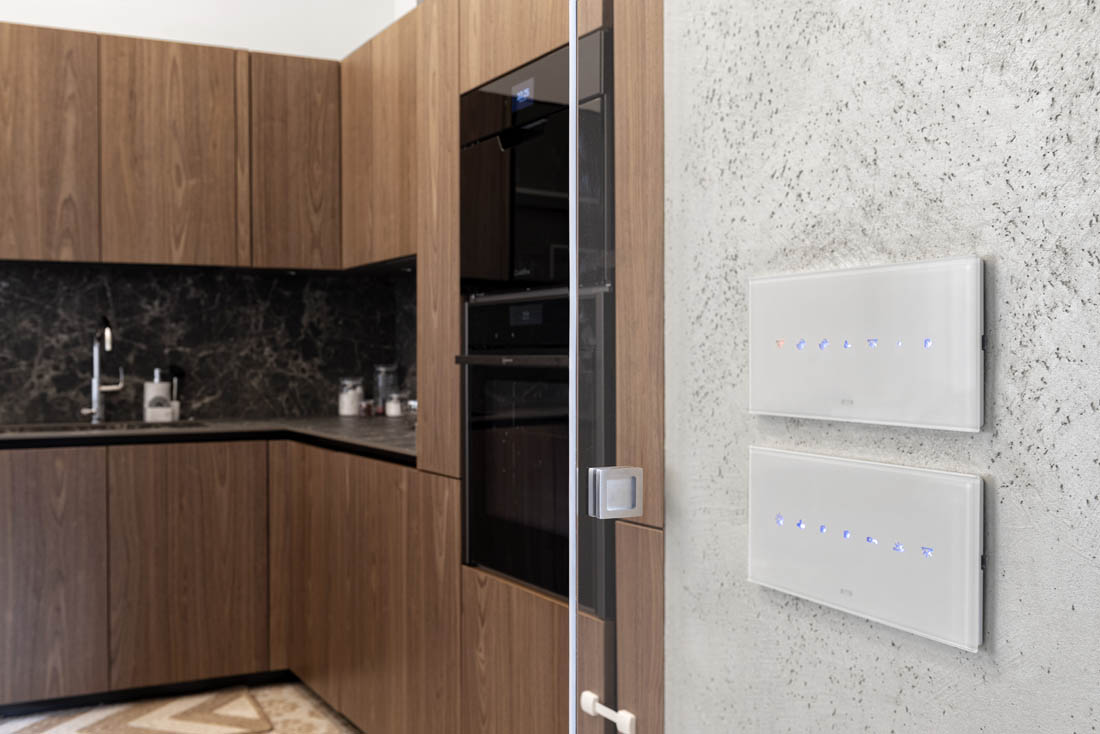 Comandi touch per domotica professionale AVE