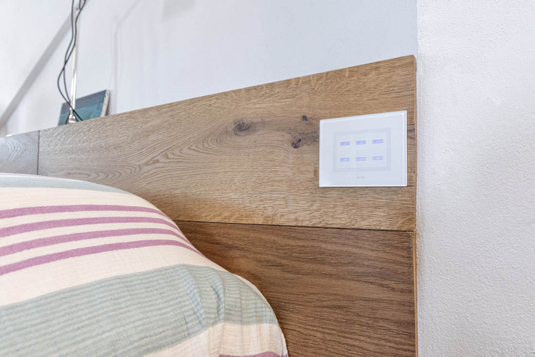 Comandi touch AVE per domotica KNX in appartamento smart