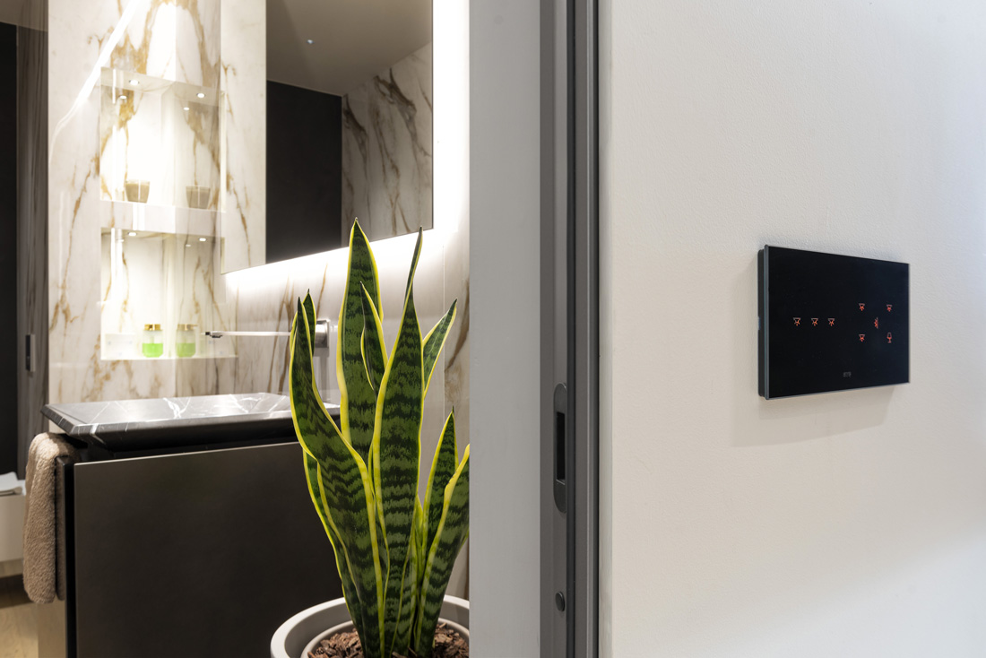 Accensione luce tramite comando touch AVE