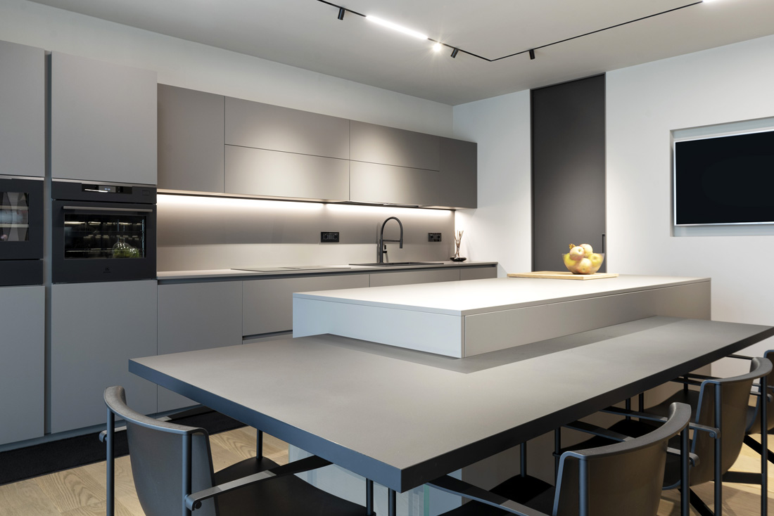 Placche per prese AVE: vetro e minimalismo