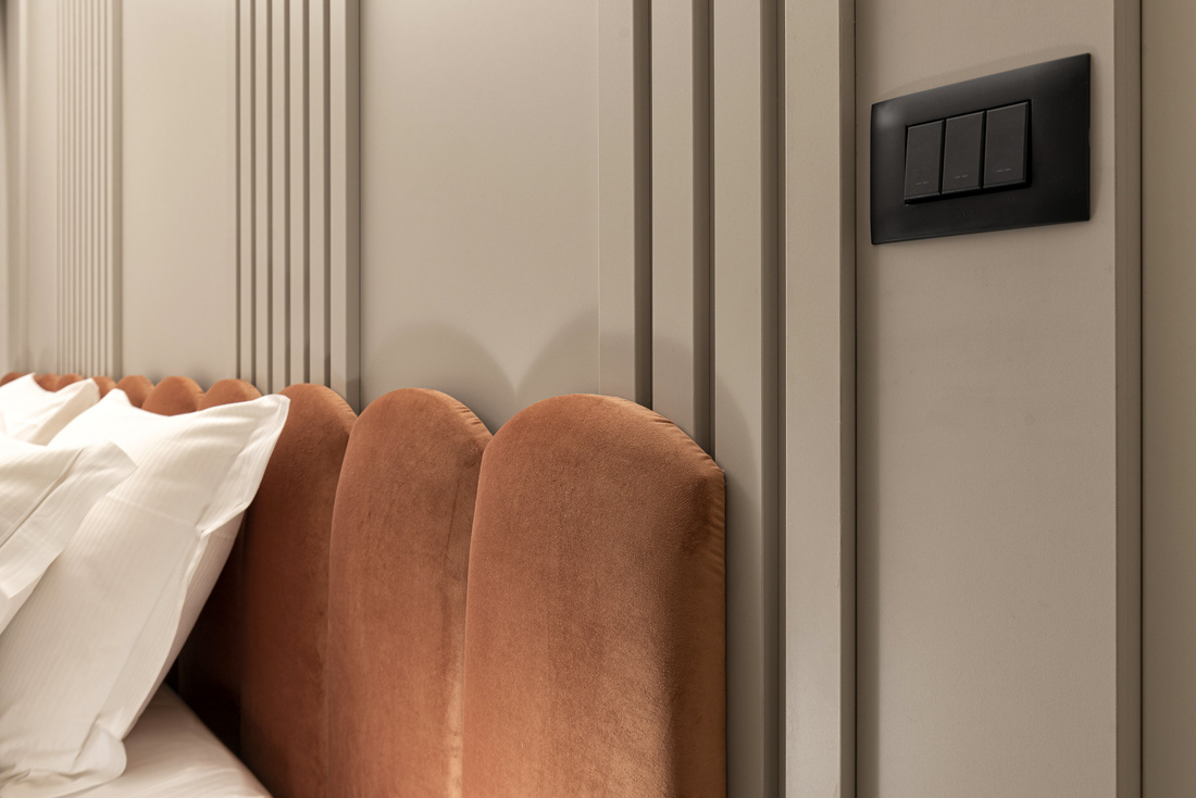 Design e tecnologia: le placche Smart 44 AVE impreziosiscono le camere