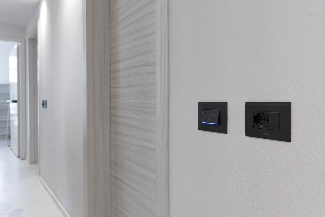 Controllo accessi AVE con card in hotel domotico