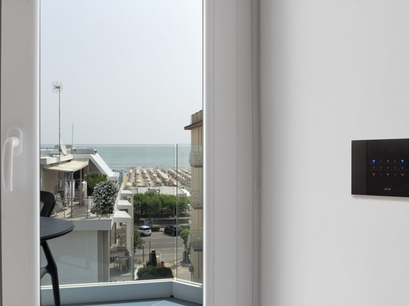 Placca Smart Touch AVE: eleganza e tecnologia a sfioro