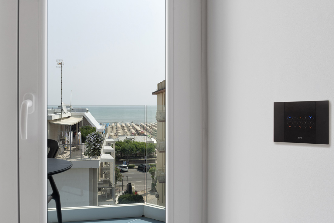 Placca Smart Touch AVE: eleganza e tecnologia a sfioro