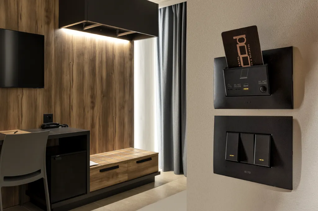 Lettore card controllo accessi Hotel domotica AVE