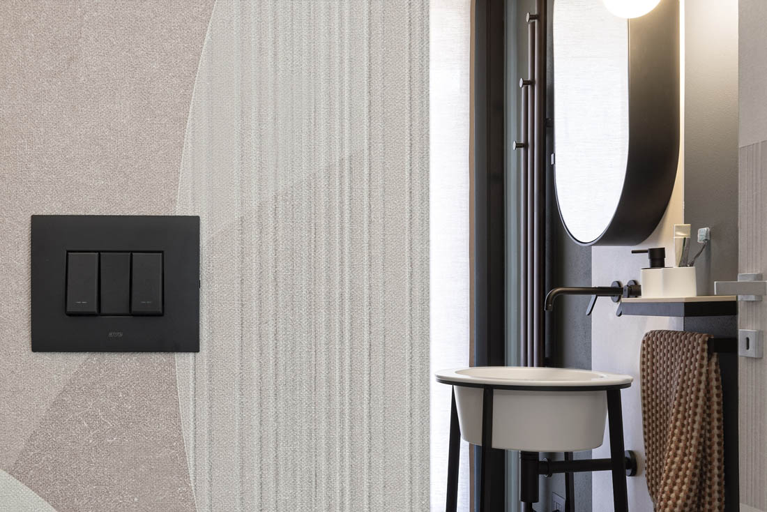 Placca Smart in Metallo Ultrasottile dal Design Minimale