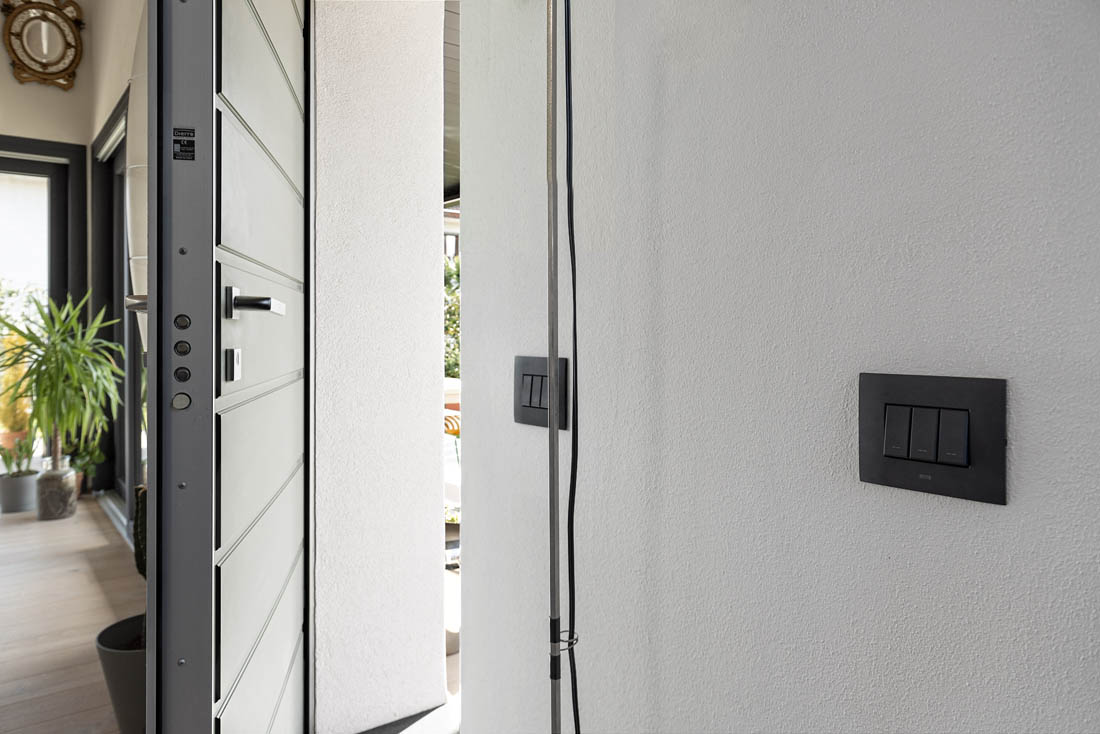 Ave: La Placca in Metallo più Sottile sul Mercato