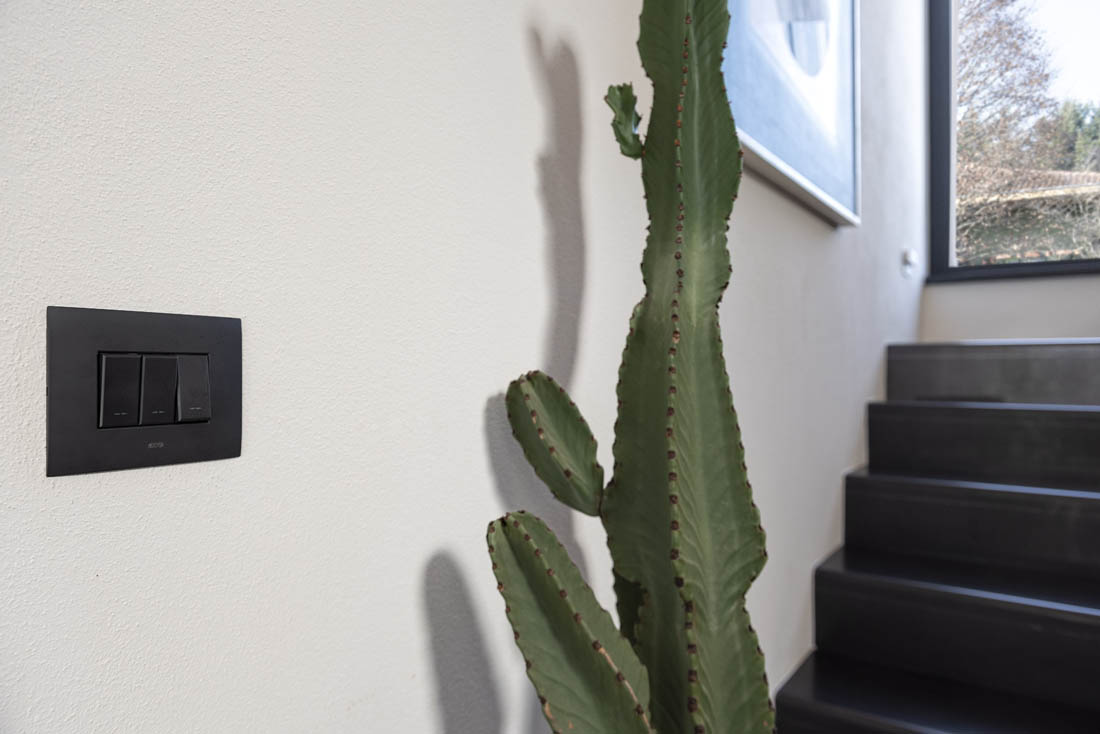 Serie Civile Tekla 44 - Finitura Grigio Opaco