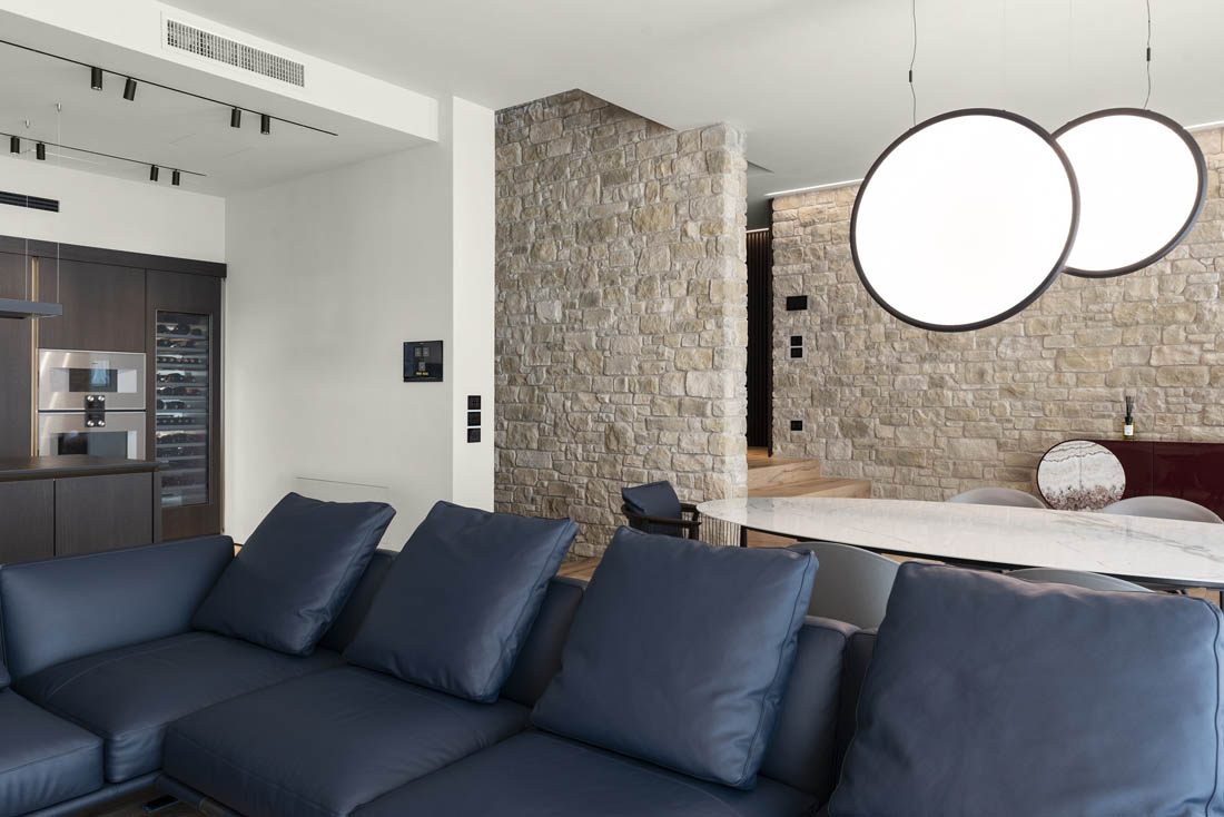 Interfaccia Hi-Tech per la Smart Home Ave