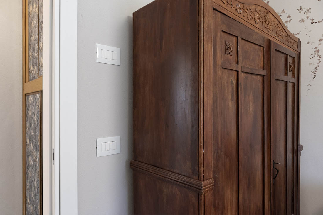 Placche Ultrasottili Smart 44 in Bianco Lucido Ave