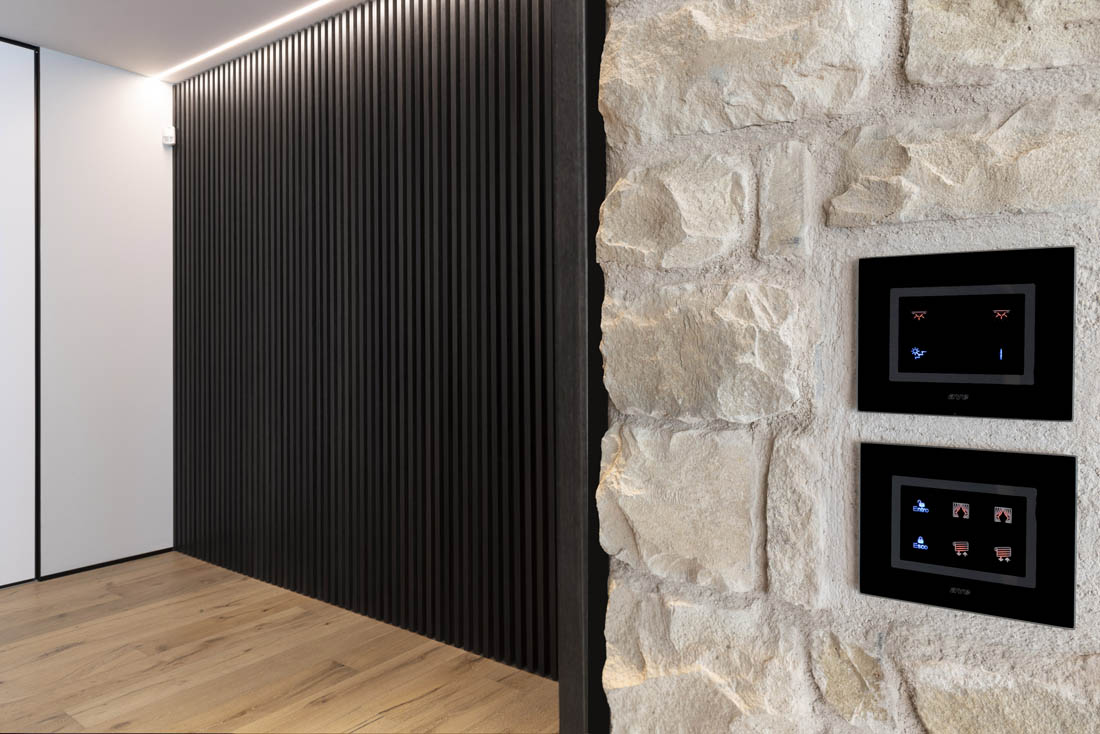 Sistema domotico Avebus con comandi touch