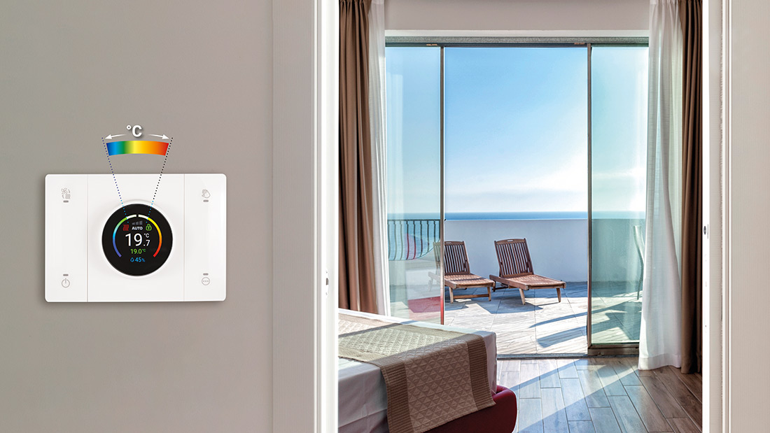 I cronotermostati AVEbus e connessi si aggiornano: arrivano il “Controllo Umidità” e la "Funzione Hotel"