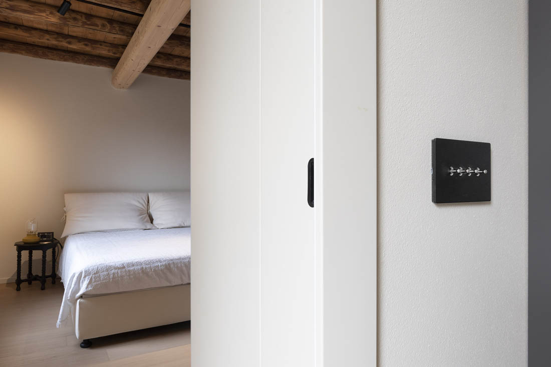 Impianto elettrico con design rétro grazie ai comandi a levetta AVE reinterpretati in chiave moderna