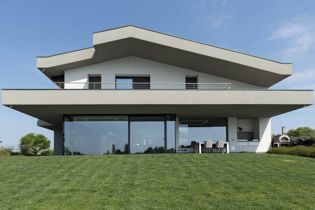 Villa contemporanea con impianto domotico AVE