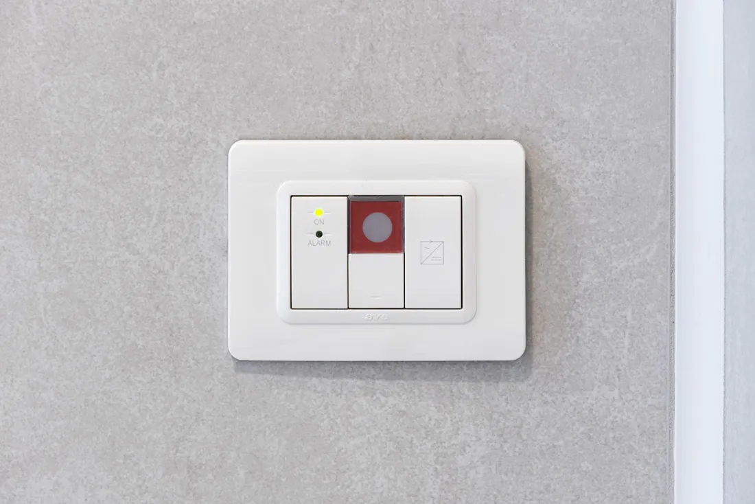 Sistema di chiamata di emergenza AVE con spie