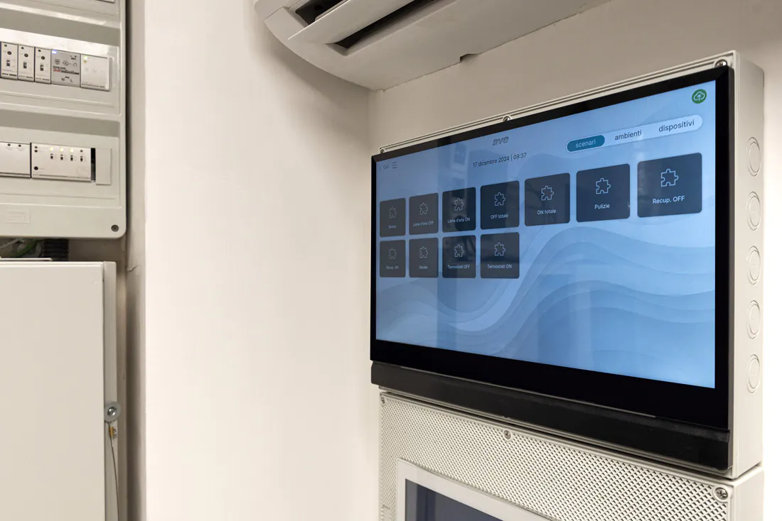 Supervisore AVE Touch Screen Smart 18 pollici nel locale tecnico
