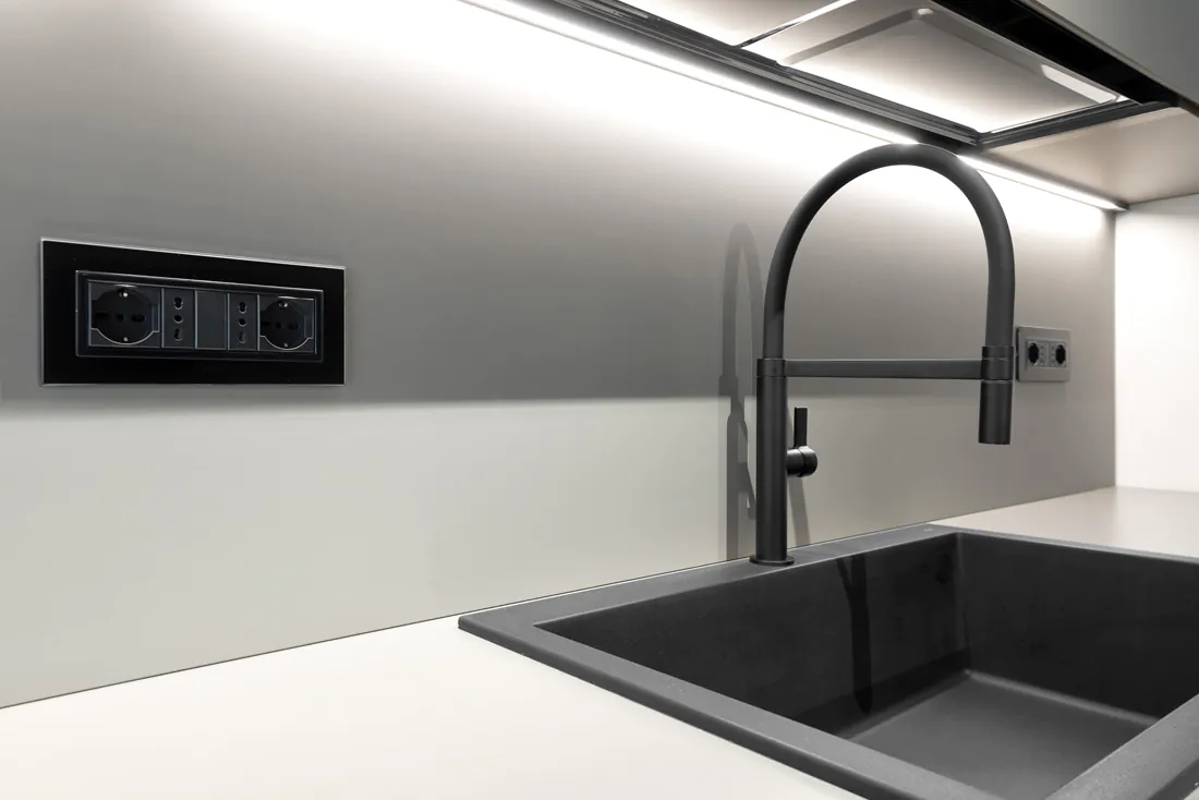 Prese elettriche AVE con placca in vetro finestrata
