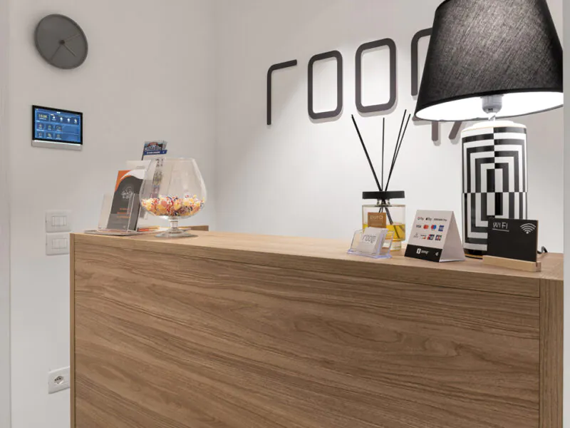 Supervisore touch screen con frontale in alluminio