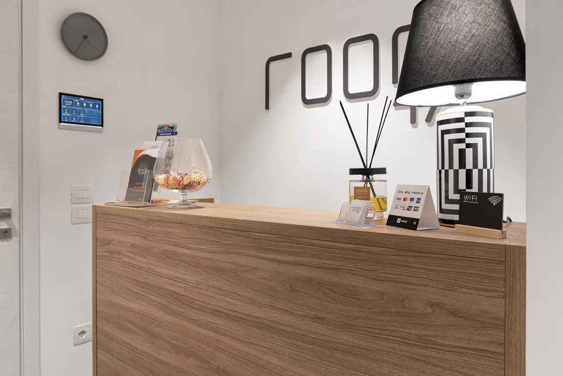 Supervisore touch screen con frontale in alluminio