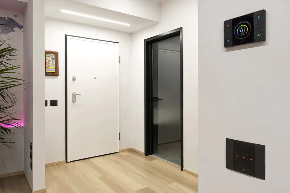 Cronotermostato smart AVE con display a colori
