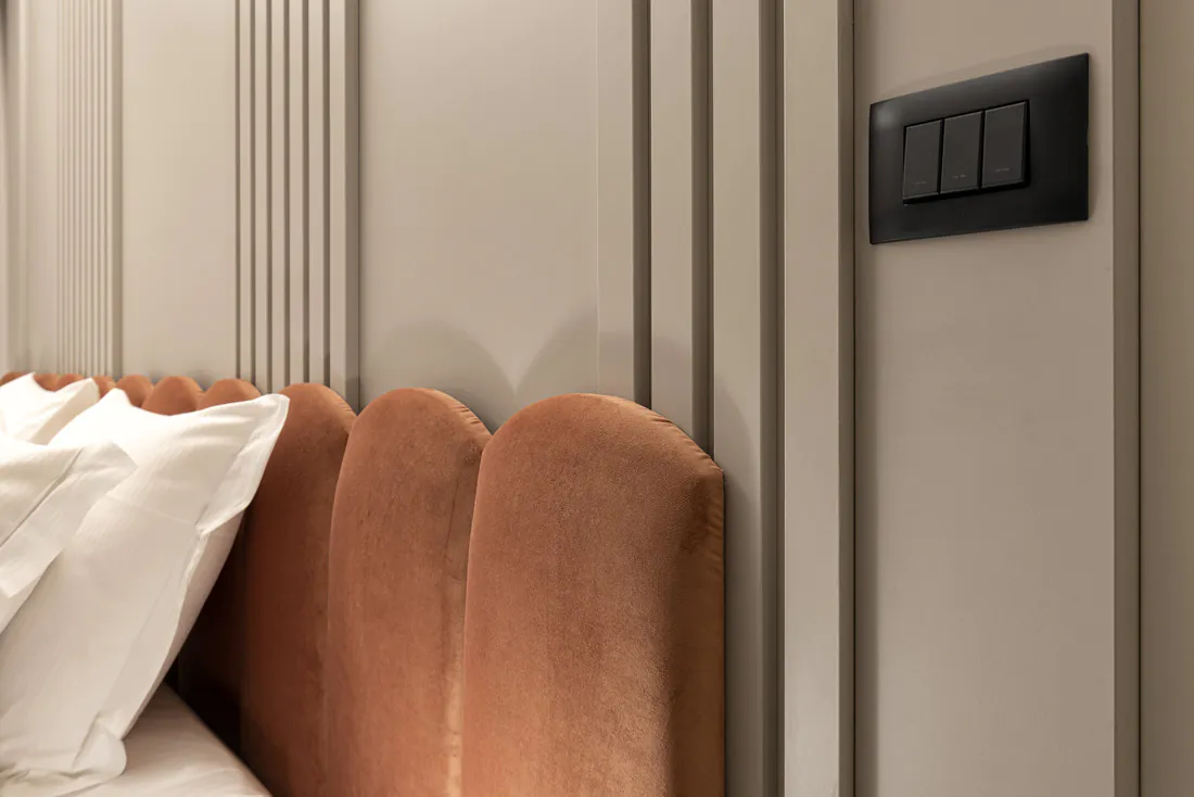 Design e tecnologia: le placche Smart 44 AVE impreziosiscono le camere