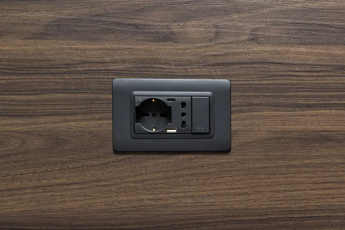 Dettaglio della Multipresa AVE con prese USB A e C