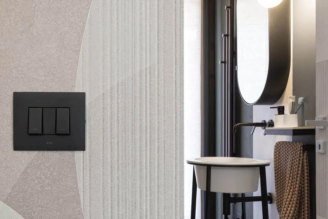Placca Smart in Metallo Ultrasottile dal Design Minimale