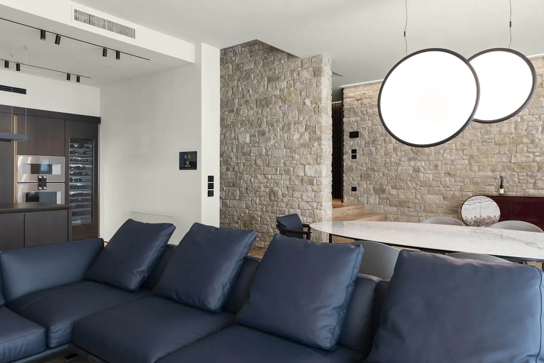 Interfaccia Hi-Tech per la Smart Home Ave