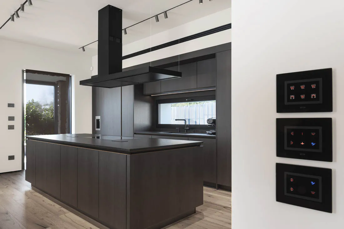 Placca personalizzata per le automazioni Ave