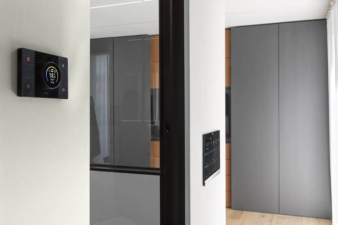 Termostato con display a colori per Smart Home Ave